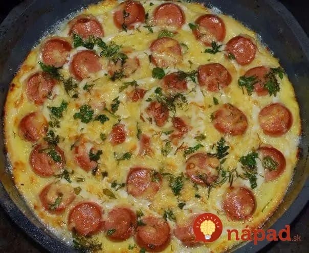 Bez kysnutého cesta: Sedliacka pizza s klobásou a syrom!