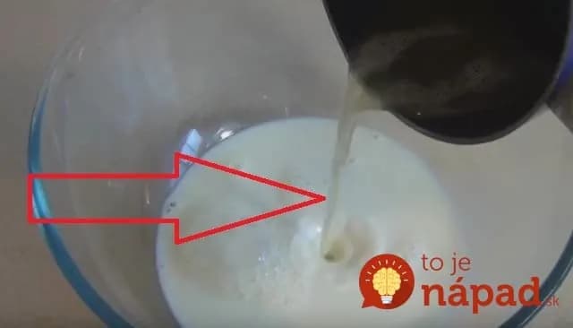 Keď sa naučíte tento trik šéfkuchára, už nebudete kupovať šľahačku v obchode: Takto ju vyrobíte z obyčajného mlieka!