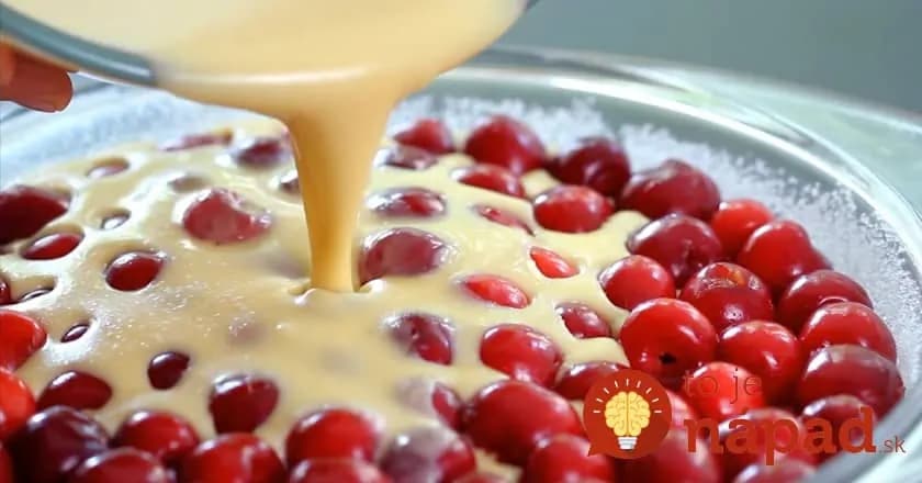 Stačí len zmiešať a naliať na plech: Francúzsky čerešňový koláč!