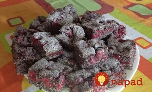 Hrnčekový makovo-čerešňový koláčik