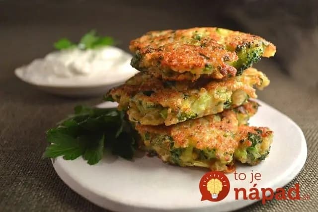 Jednoduché brokolicovo-syrové placky
