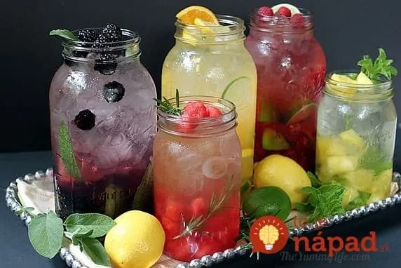 5 receptov na zdravé limonády ochutené LEN ovocím a bylinkami: Sladené vody z obchodu nekupujem celé leto!