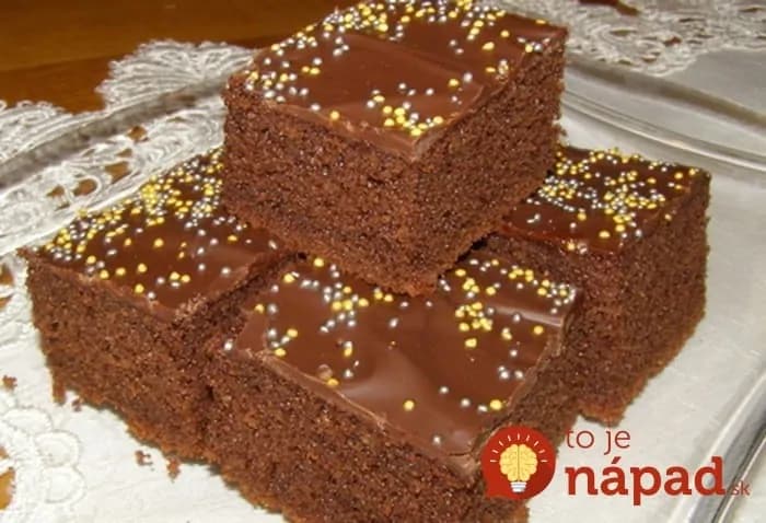 Koláč z hrnčeka s čokoládovou polevou