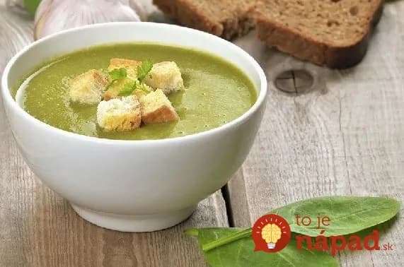 Úžasne jednoduchá krémová polievka s cesnakovými krutónmi
