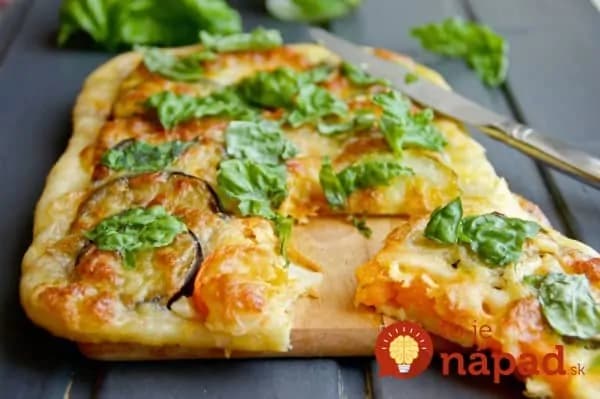 Letný cuketovo-smotanový koláč bez múky: Ľahký, rýchly a úžasne chutný!