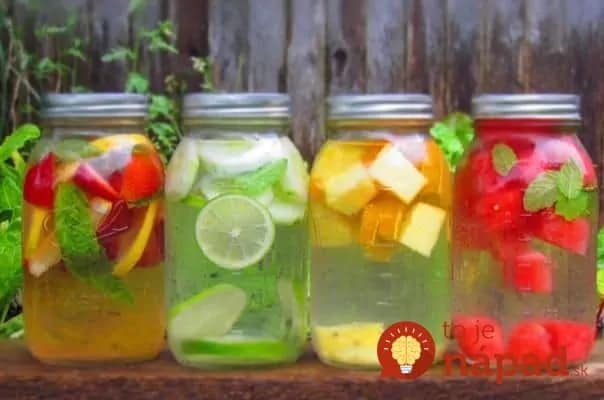 Nechutí vám obyčajná voda z vodovodu? 5 tipov, ako ju ochutiť bez cukru!