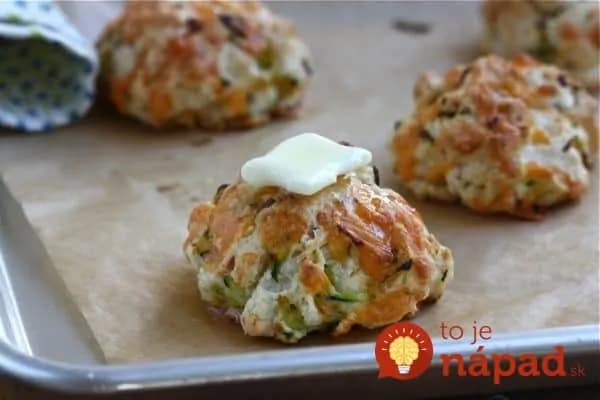 Vynikajúce chrumkanie k telke: Domáce cuketovo-syrové krekry