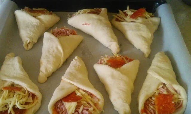 Top nápad na slané pohostenie pre návštevy: Chrumkavé pizza kornútky plnené šunkou a syrom