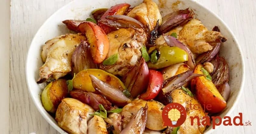 Vynikajúca kombinácia: Šťavnaté kuracie kúsky pečené s jablkami