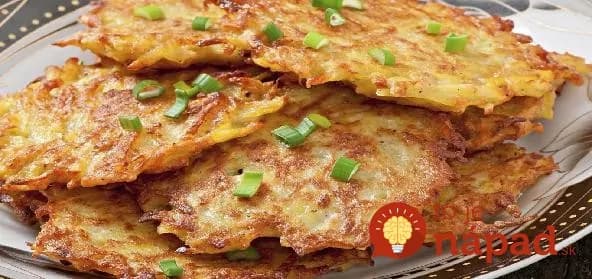 Babičkine cibuľačky: Chrumkavé placky z cibule, šunky a syra hotové za 10 minút!