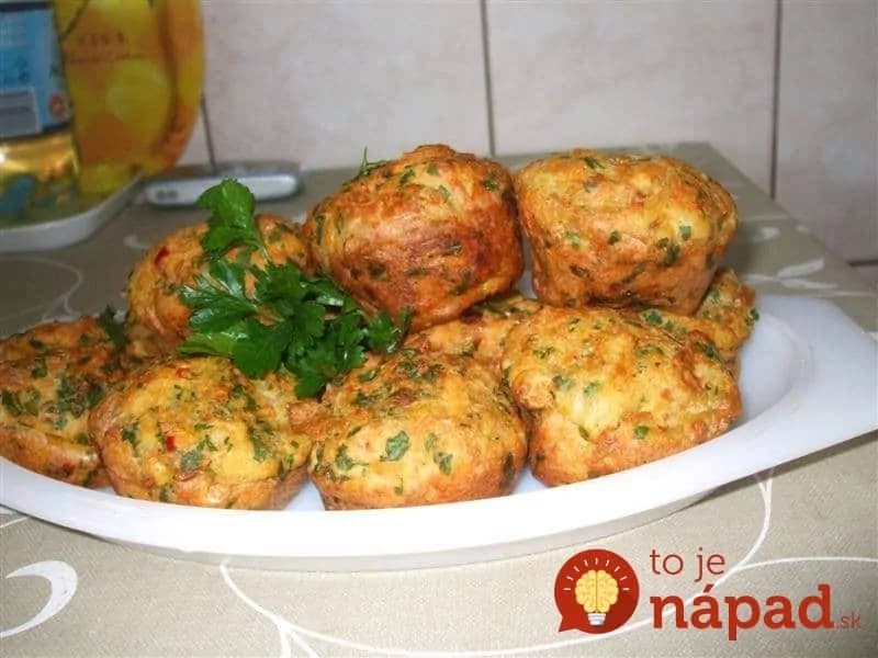 Čo zo starším pečivom? Upečte si fantastické slaninové knedle vo forme na muffiny!