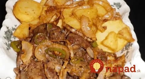 Lacné, rýchle a také chutné:  Jemne pikantné pečienky s cibuľkou a zemiakmi!