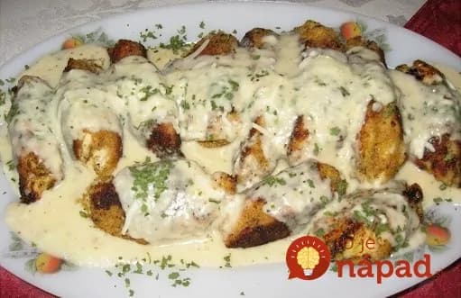 K mäsu aj na cestoviny: Blesková syrová omáčka s cesnakom hotová za 5 minút!