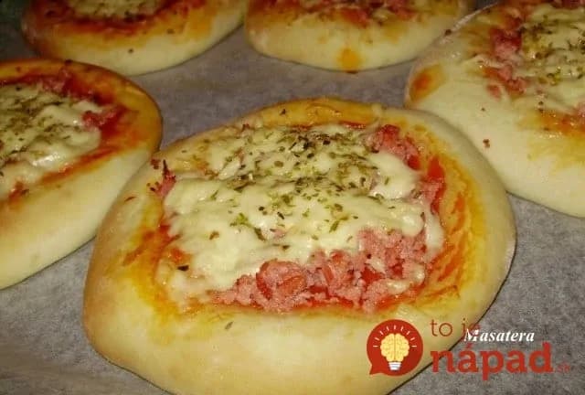 Naučte sa tento recept na mäkučké pečené placky z jogurtu a máte perfektnú náhradu za kupované pečivo: Bez kysnutia, hotové za pár minút!