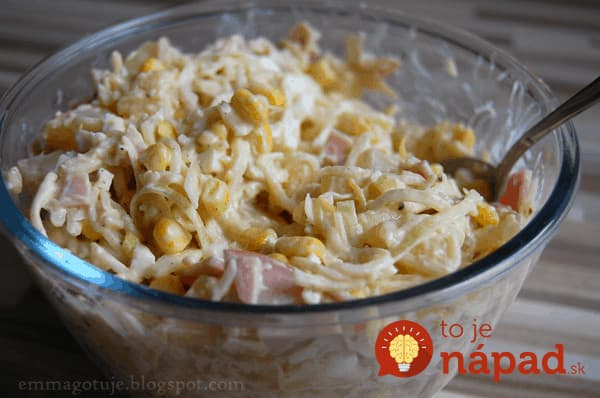 Vylepšený zelerový šalát so šunkou: K pôvodnému receptu som pridala ananás a je to neskutočná pochúťka!