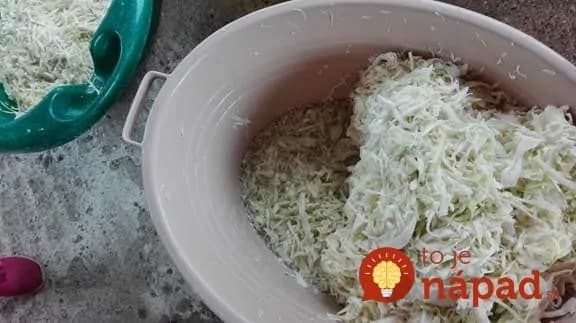 Jednoduché triky aby vám kyslá kapusta vydržala dlho čerstvá.