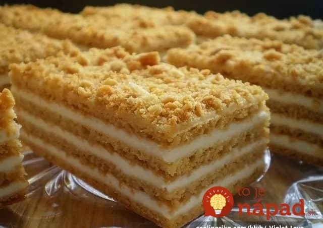 Ruské medové rezy s kyslou smotanou: Tento dezert je taký výborný, že zatieni aj zložité zákusky a torty!
