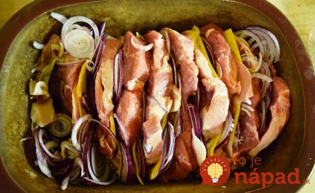 Prekladaná plnená krkovička – najlepšie papanie pod slnkom : Nachystajte všetky taniere, ktoré doma máte, z tohoto bude chcieť ochutnať každý!