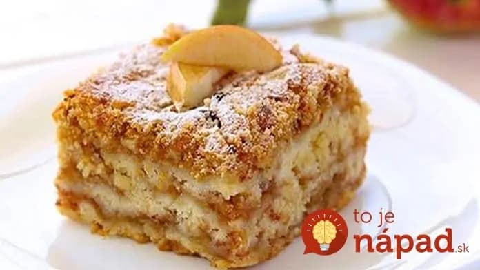 Hrnčekový jablkový koláč so škoricou pripravený za pár minút: Netreba robiť žiadne cesto, stačí len všetko nasypať na plech!