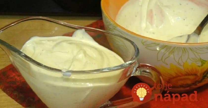 Namiesto kalorickej majonézy zo surových vajec: Perfektná domáca majonéza z kyslej smotany, o 5 minút ju môžete dať do šalátu!