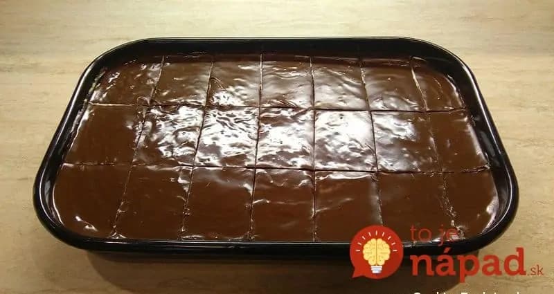 Veľmi šťavnatý „Granko“ koláčik: Stačí len upiecť a preliať polevou, chuť je bezkonkurenčná!