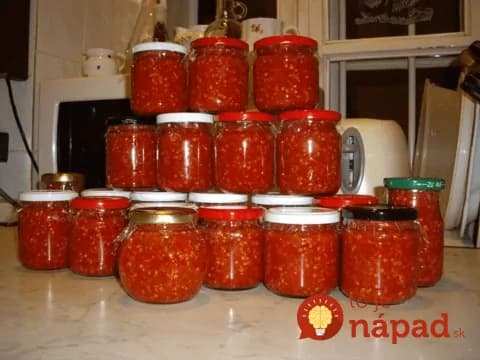 Domáca pekelnícka zmes do pohárov: Do gulášu, pod mäsko aj na hrianky – takúto dobrotu veru obchode nekúpite!