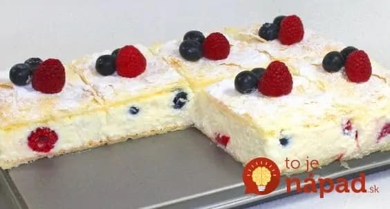 Letný pudingový krémeš: Žiadne vajcia, ľahký a luxusný zákusok z lístkového cesta!