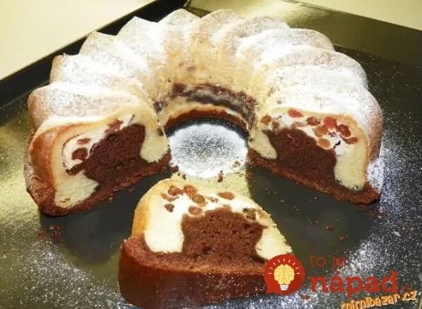 Vznešené hrnčeková bábovka s tvarohom uprostred: Geniálny recept od Ivy, pečieme ju namiesto zákuskov!