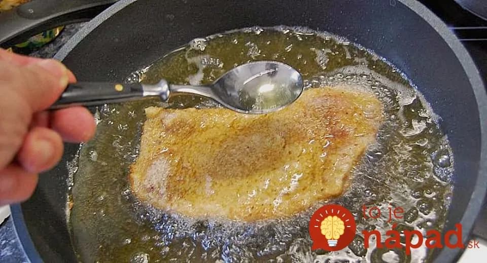 Geniálny trik, ako dostať z vyprážaných rezňov všetku mastnotu – ostanú chrumkavé a krásne mäkučké!