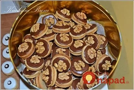 Orechové kolieska pre návštevy: Mäkučké vanilkové koláčiky s lekvárom a čokoládou, míňajú sa rýchlosťou svetla!