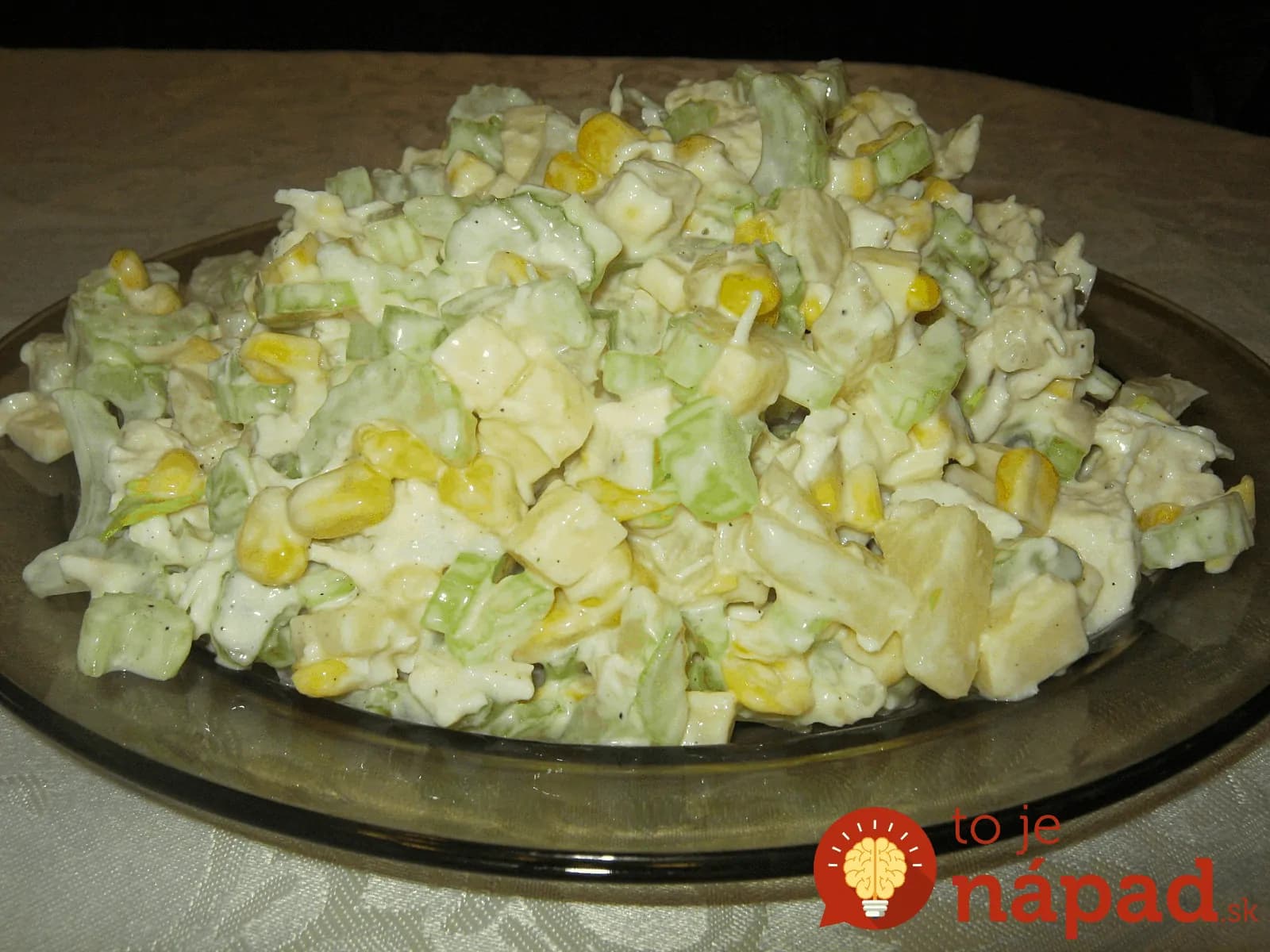 Fantastický vrstvený šalát z ktorého zaručene nepriberiete: Najlepšia náhrada za ťažké zemiakové šaláty!