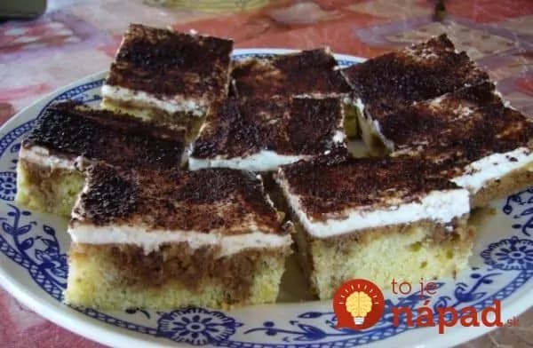 Veľmi šťavnaté rezy s kyslou smotanou od Martinky: Chutí úplne ako Tiramisu – recept tak úžasný, že ho pýtala aj svokra!