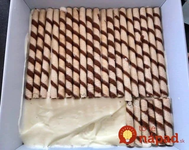 Doma som mala 2 balíky čokoládových trubičiek a takto dopadlo: Fantastický pudingový koláč bez pečenia!