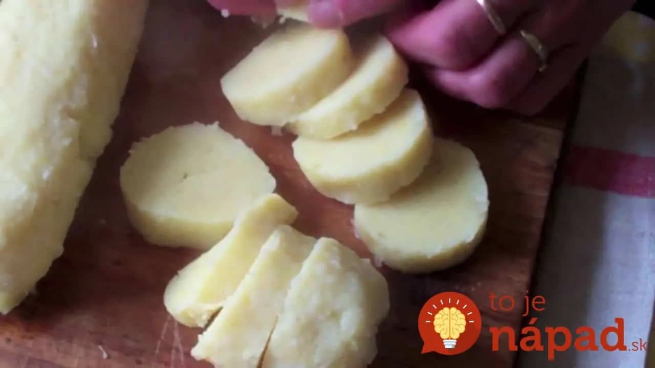 Neprekonateľná zemiaková knedľa ako pierko – rýchla, domáca a dokonalá: Kysnutú knedľu už nerobím, každý pýta len toto!