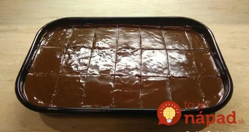 Veľmi šťavnatý Granko koláč z hrnčeka: Príprava na 7-minút, deti to doslova milujú!