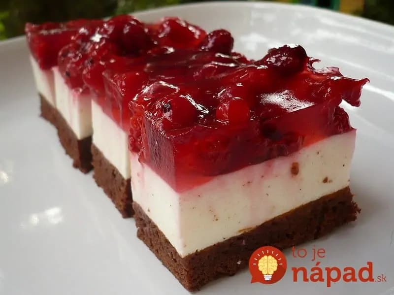 Úžasný tvarohový zákusok s ovocím BEZ múky: Je výborný a úplne jednoduchý – môže ho aj na diéte!