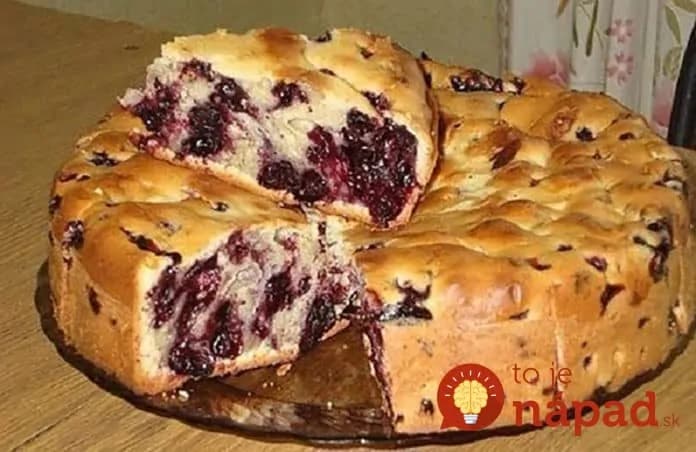 140 g hladkej múky, 140 g masla, čerešne: Rýchly čerešňový koláč podľa babky Zdenky – tromfne aj bublaninu!