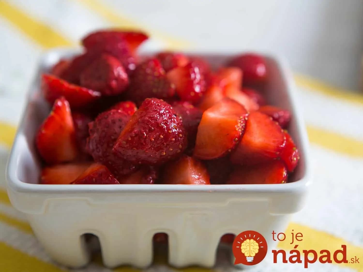 Bleskové jahodové rezy – vynikajúce: Tento recept doslova trhá rekordy, kde som ponúkla, tam nemá konkurenciu!