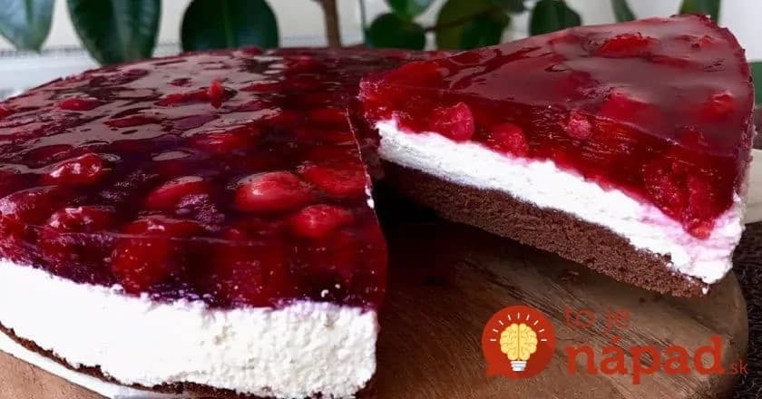Jemná tvarohová torta s višňami a čokoládou: Keď ju položíte na stôl, na ostatné zákusky sa v momente zabudne!