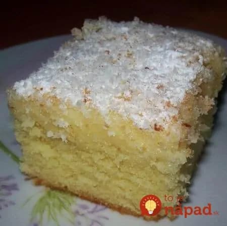 Veľmi šťavnatý kokosový koláč z hrnčeka: Kto na oslave ochutnal vyhlásil, že lepšiu piškótu ešte nejedol!