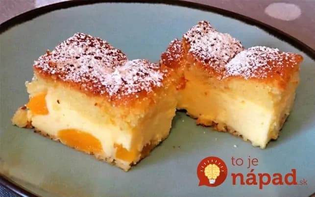 Jemný ovocný koláč z hrnčeka – chutí božsky: Tvarohová náplň je priamo v ceste, odporúčam robiť 2 plechy naraz!