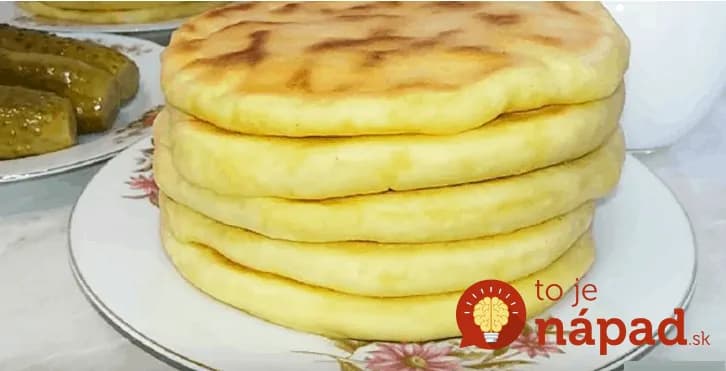 Recept na bleskové cesnakové placky som si doniesla z dovolenky – sú vynikajúce: Robím ich aj na grilovačku namiesto chleba!