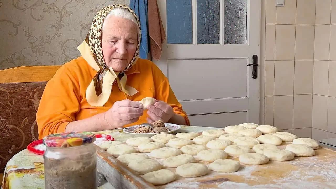 Recept na FAŠIANGOVÉ šišky 85-ročnej babičky: Cesto ako pavučinky, vôbec nie sú mastné!