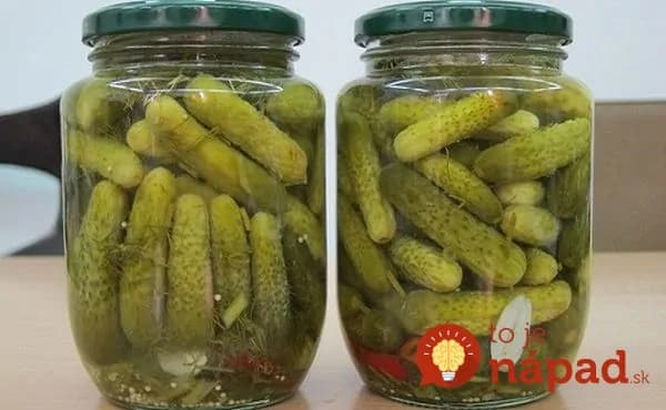 Nakladané uhorky pre lenivých- rokmi overený postup: Žiadne sterilizovanie ani varenie nálevu, chutia vynikajúco!
