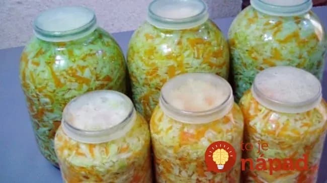 Výborný kapustový šalát na zimu: Netreba ho sterilizovať a chutí fantasticky celý rok!