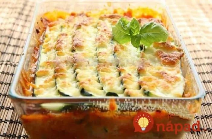 Cuketové lasagne so syrom, kyslou smotanou a šunkou: Ľahké, rýchle a chutné jedlo – najlepší nápad, čo s cuketou!