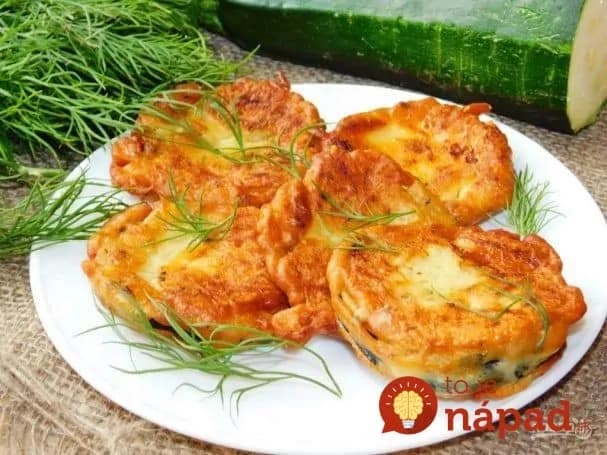 Cuketa pečená v jemnom syrovom cestíčku: Chutí ešte lepšie, ako vyprážaná v trojobale a príprava zaberie len 5 minút!