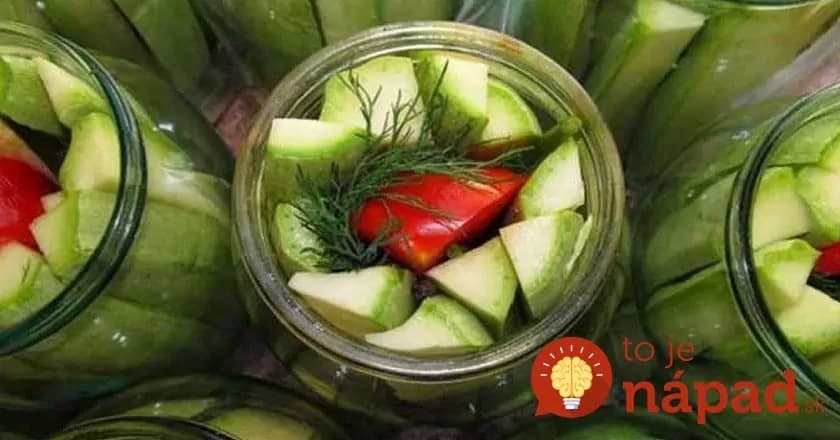 Žiadne varenie nálevu ani zaváranie: Chrumkavá cuketa z pohára – vynikajúca príloha, tromfne aj nakladané uhorky!