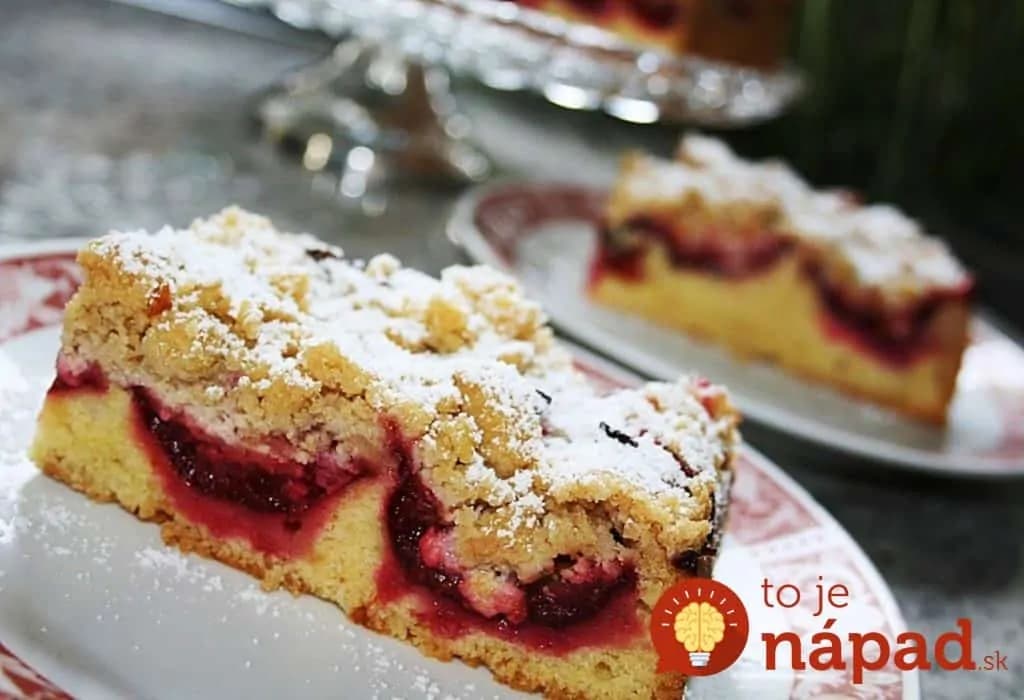 Hrnčeková rýchlovka: Slivkový koláč s posýpkou podľa prababky – najlepší slivkáč na svete!