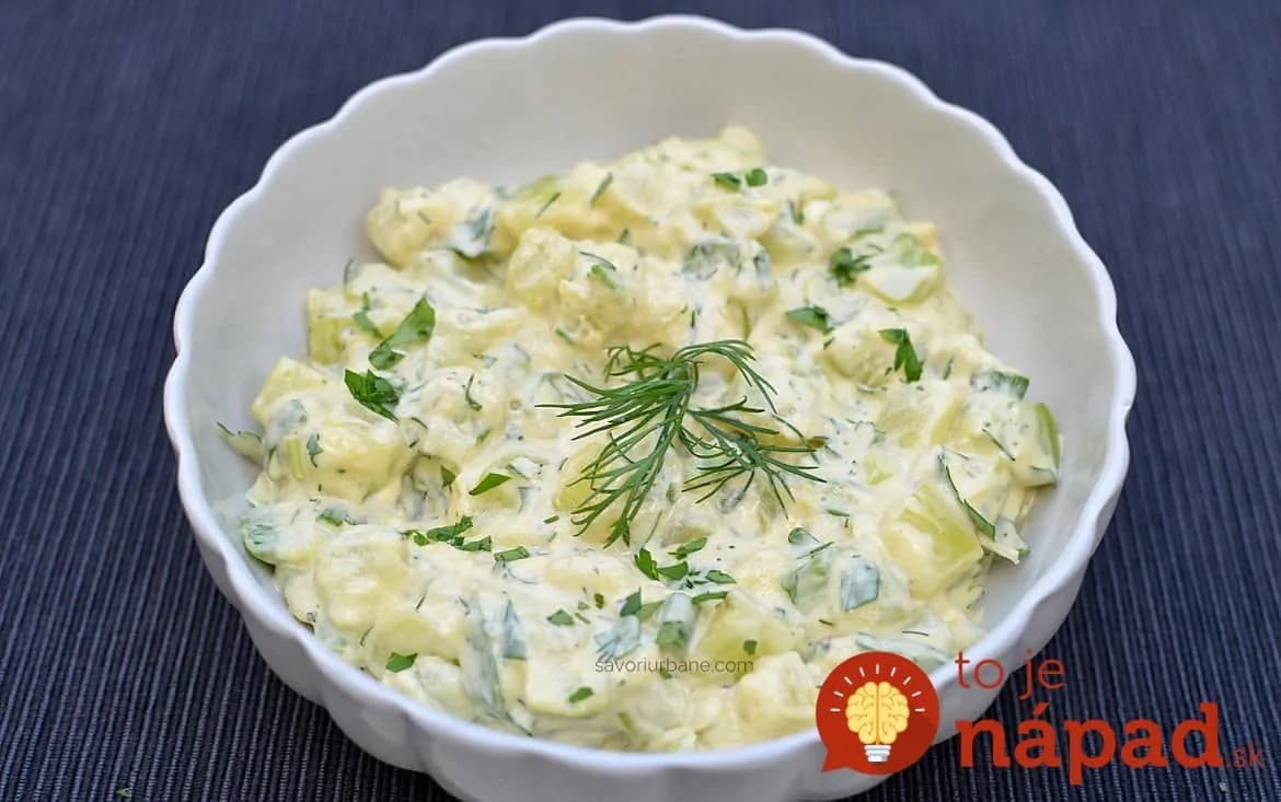 Ľahký cuketový šalát so syrom a cesnakom: Stačí len všetko zmiešať a podávate – nikto neveril, že je skutočne z cukety!